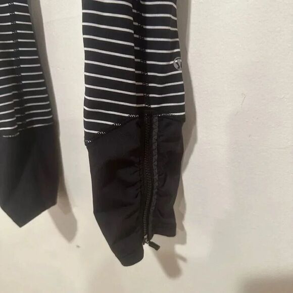Lululemon Runday Crop Low Rise Black and White Size 4 Workout Athletic Pants - Picture 3 of 5
